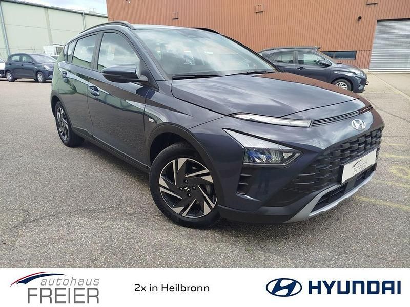 Aurora gray Gebraucht 2024 Hyundai Bayon Trend SUV | 18.490 € (Superpreis) - Bild 1/4