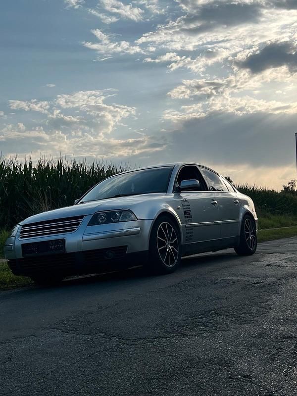 Grau Gebraucht 2003 VW Passat Limousine | 1.550 € (Guter Preis) - Bild 1/4