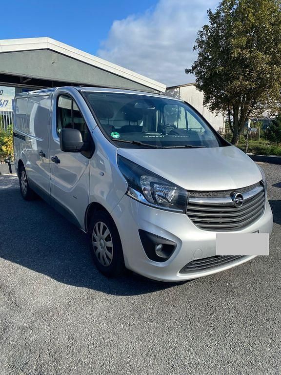 Silber Gebraucht 2016 Opel Vivaro Van | 10.800 € (Guter Preis) - Bild 1/4