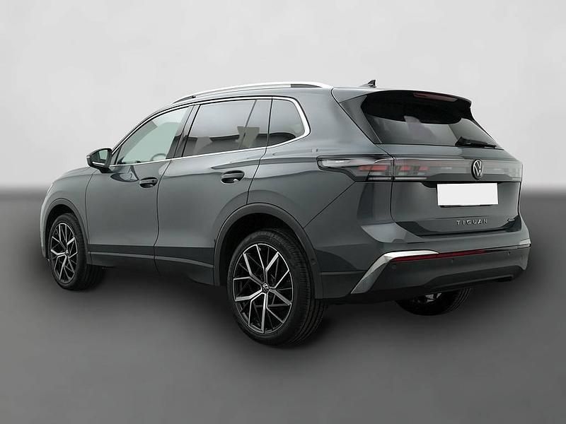 Gebraucht VW Tiguan Elegance 193 PS (141 kW) 2024 Grau SUV