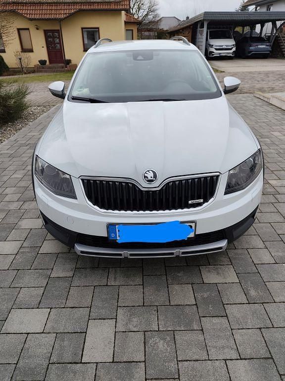 Gebraucht Skoda Octavia 150 PS (110 kW) 2016 Weiß Kleinwagen