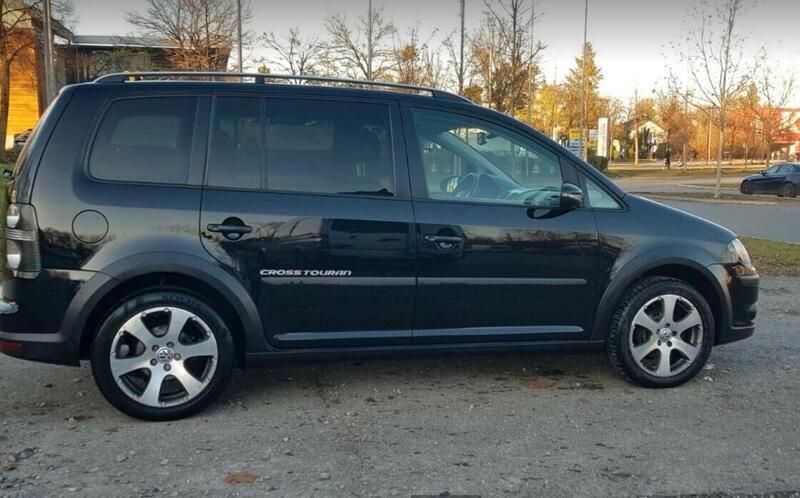 Schwarz Gebraucht 2009 VW Touran Cross Van / Kleinbus | 2.850 € (Superpreis) - Bild 1/4