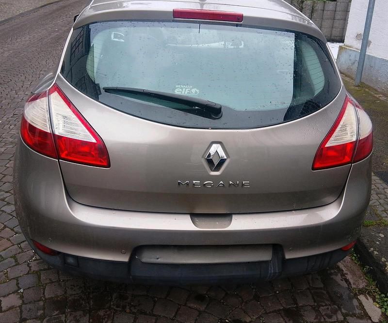 Gebraucht Renault Mégane 102 PS (75 kW) 2009 Gold Limousine