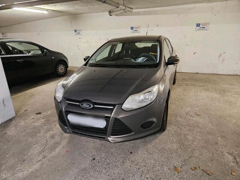 Braun Gebraucht 2011 Ford Focus Kleinwagen | 4.100 € - Bild 1/4