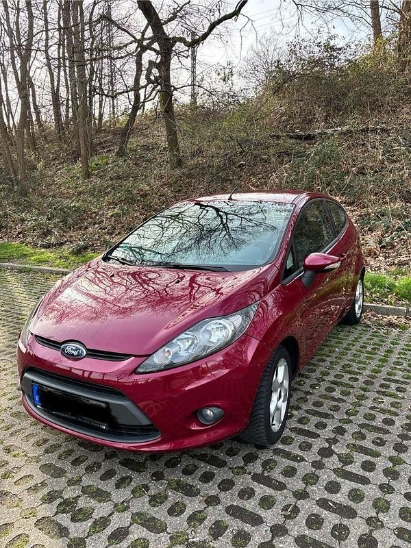 Gebraucht Ford Fiesta 82 PS (60 kW) 2009 Rot Kleinwagen