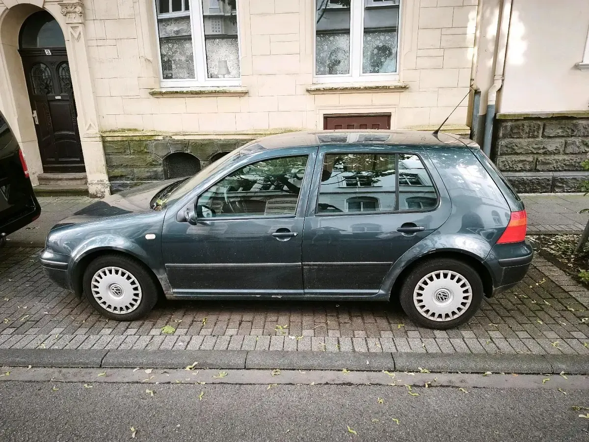 Gebraucht VW Golf IV 101 PS (74 kW) 2001 Schwarz Kleinwagen