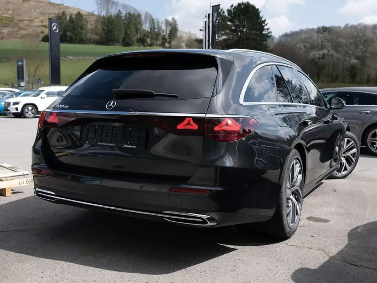 Gebraucht Mercedes E300 Avantgarde 313 PS (230 kW) 2025 Grau metalliclack graphitgrau Kombi