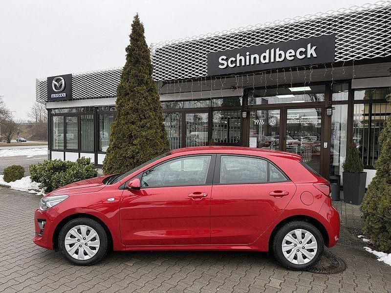 Gebraucht Kia Rio Spirit 101 PS (74 kW) 2023 Rot (metallic) Kleinwagen