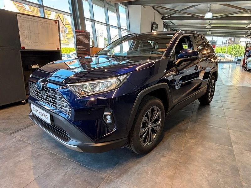 Blau Gebraucht 2025 Toyota RAV4 Hybrid Team SUV | 44.499 € (Fairer Preis) - Bild 1/3