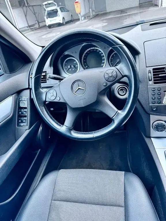Gebraucht Mercedes C180 156 PS (114 kW) 2010 Schwarz Kombi