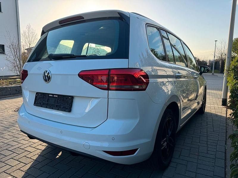 Gebraucht VW Touran 116 PS (85 kW) 2020 Weiß Van / Kleinbus