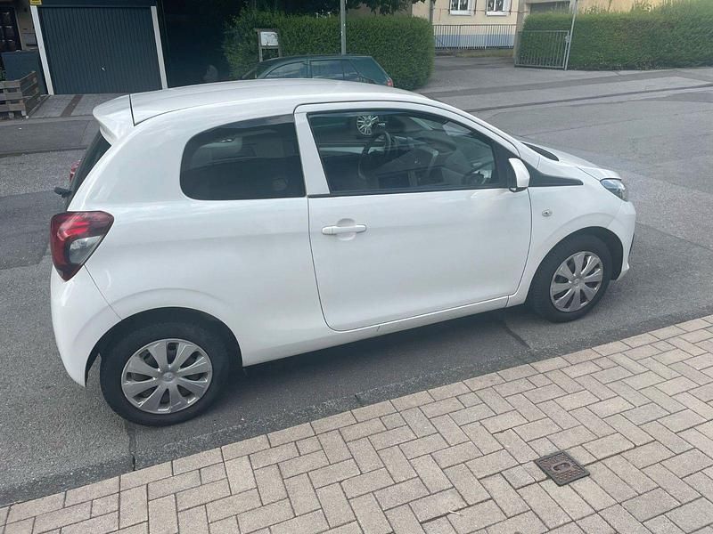 Weiß Gebraucht 2017 Peugeot 108 Style Kleinwagen | 4.890 € (Guter Preis) - Bild 1/4