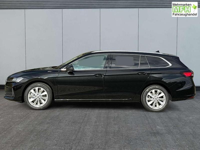 Neu Skoda Superb Selection 193 PS (141 kW) 2025 Onyxschwarz metallic Kombi