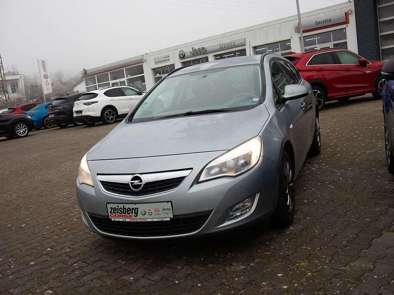 Grau Gebraucht 2011 Opel Astra Design Edition Kombi | 5.890 € (Etwas zu teuer) - Bild 1/4
