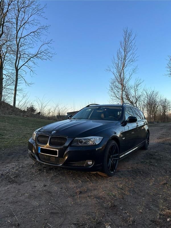 Schwarz Gebraucht 2009 BMW 320 Kombi | 3.250 € (Superpreis) - Bild 1/4