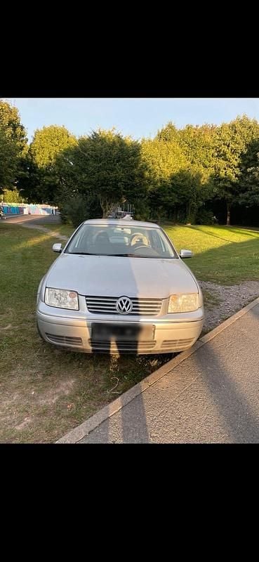 Second-hand VW Bora 105 CP (77 kW) 2000 Gri Berlinǎ