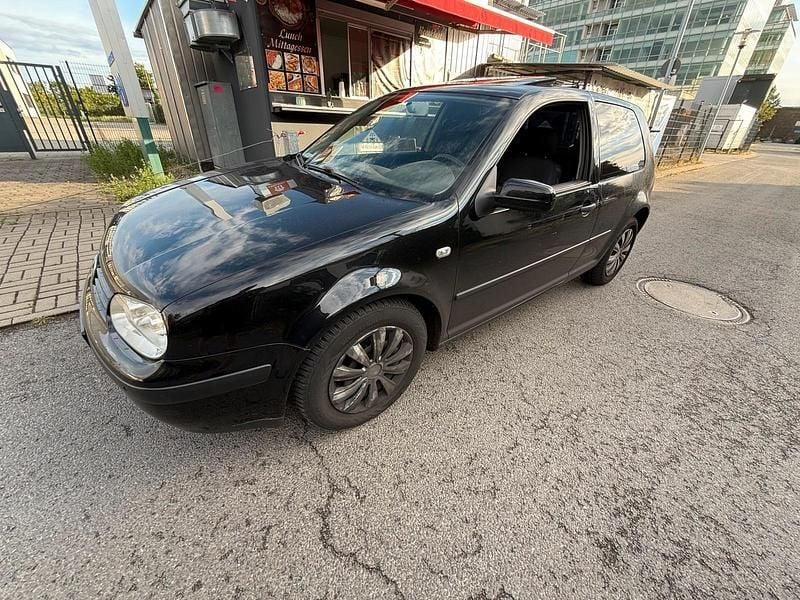 Schwarz Gebraucht 2002 VW Golf IV Limousine | 1.349 € (Superpreis) - Bild 1/4