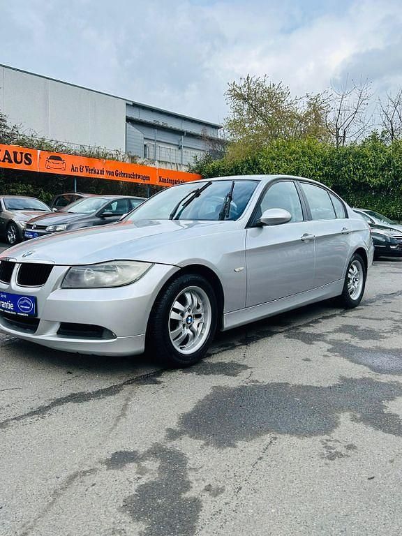 Gebraucht BMW 318 129 PS (94 kW) 2007 Silber Limousine