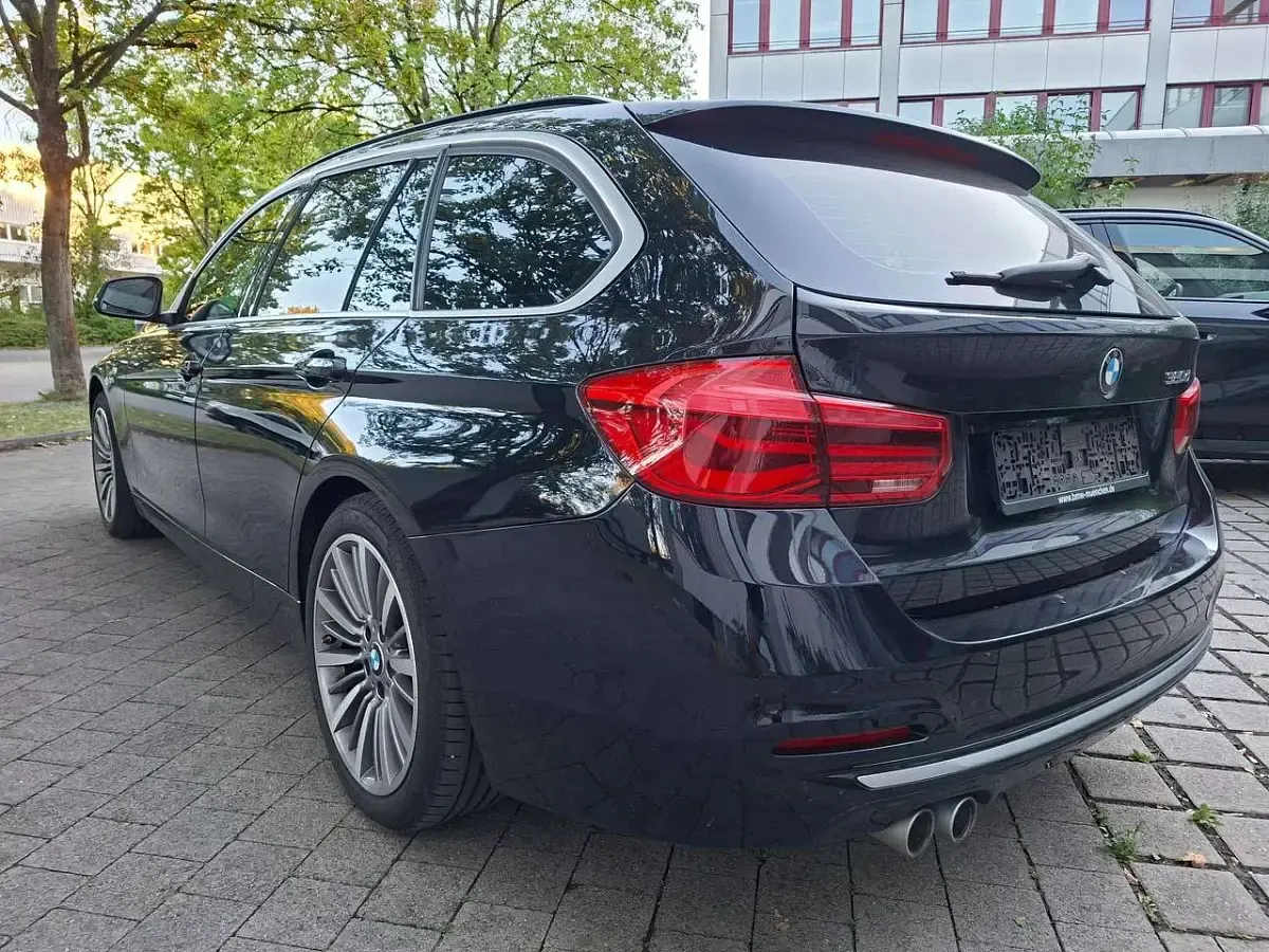 Gebraucht BMW 320 Luxury Line 190 PS (139 kW) 2019 Black sapphire metallic Kombi