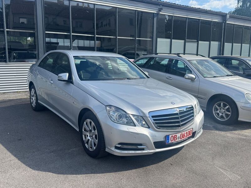 Silber Gebraucht 2010 Mercedes E200 Limousine | 7.900 € (Guter Preis) - Bild 1/4