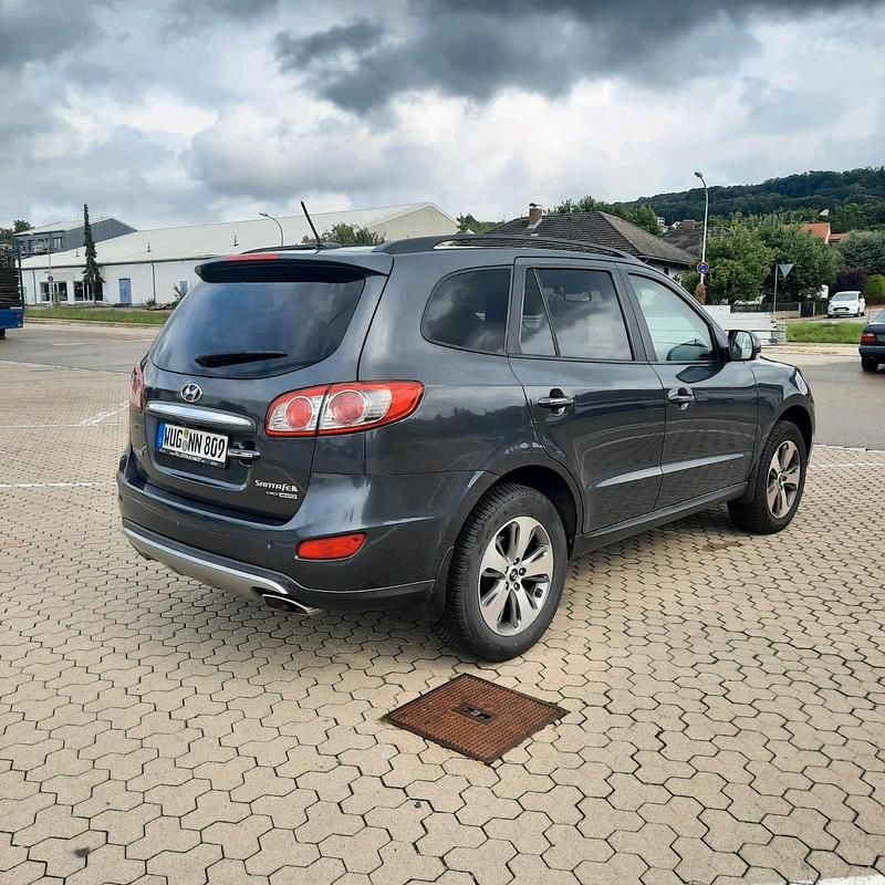 Grau Gebraucht 2012 Hyundai Santa Fe SUV | 11.999 € - Bild 1/4