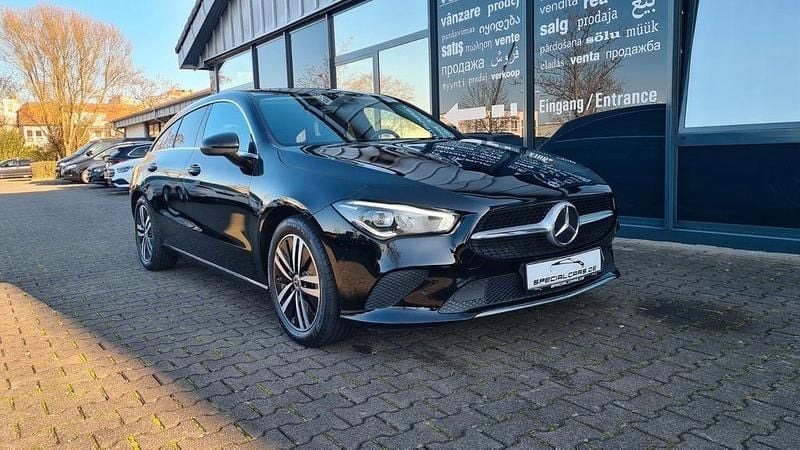 Schwarz Gebraucht 2022 Mercedes CLA200 Shooting Brake Kombi | 19.990 € (Guter Preis) - Bild 1/4