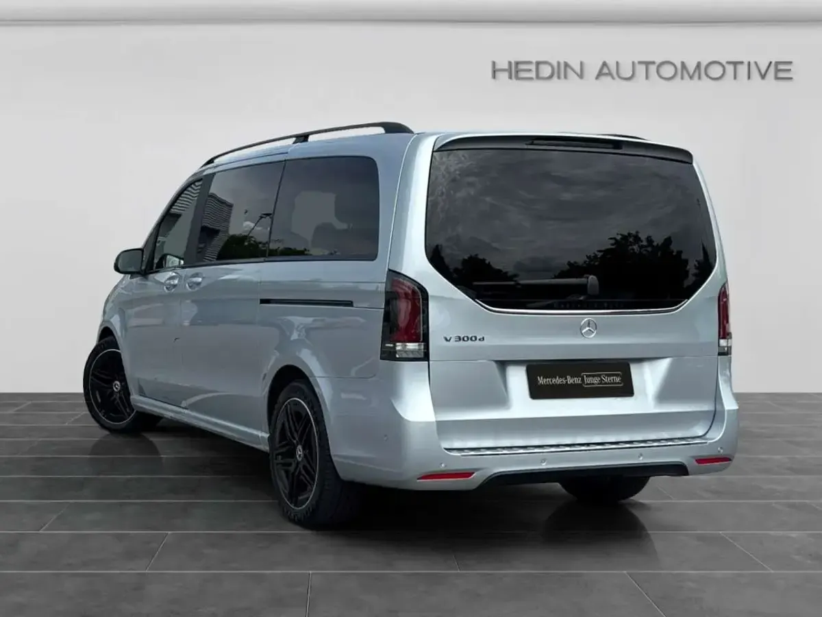 Gebraucht Mercedes V300 AMG 237 PS (174 kW) 2025 Silber Van / Kleinbus