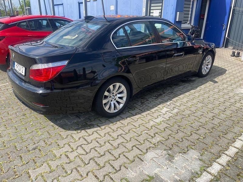Second-hand BMW 523 190 CP (139 kW) 2008 Negru Berlinǎ
