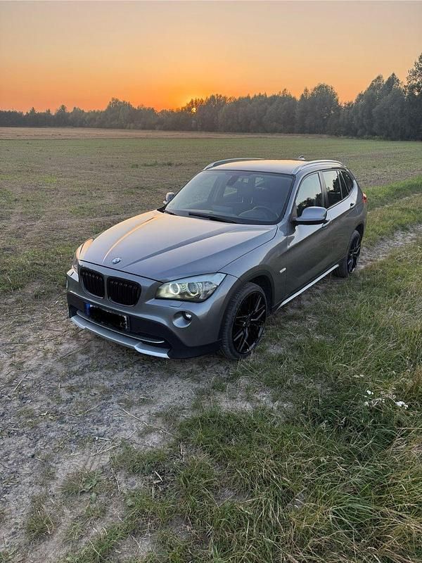 Grau Gebraucht 2011 BMW X1 Sport Line SUV | 7.500 € (Superpreis) - Bild 1/4