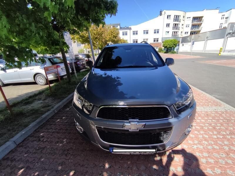Grau Gebraucht 2012 Chevrolet Captiva SUV | 6.500 € (Fairer Preis) - Bild 1/4