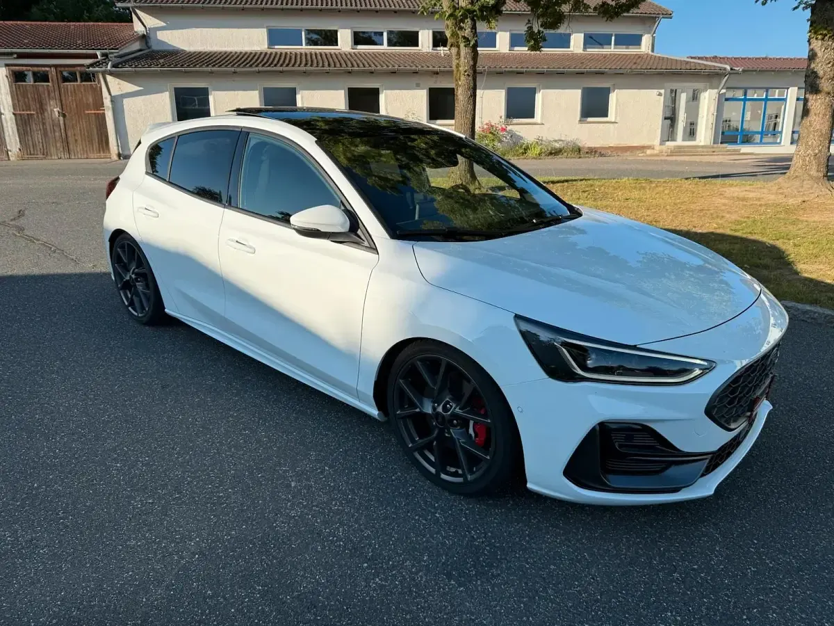 Gebraucht Ford Focus ST 280 PS (205 kW) 2024 Weiß Limousine