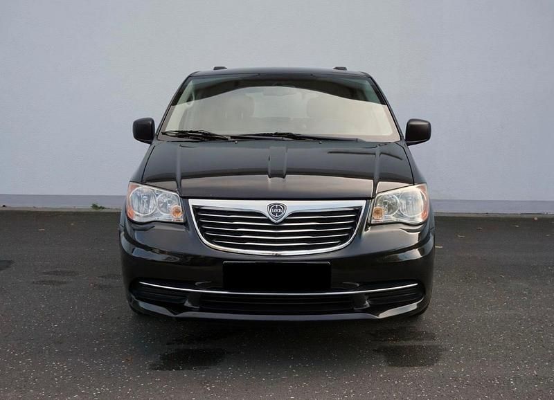 Schwarz Gebraucht 2014 Lancia Voyager Van / Kleinbus | 9.999 € (Fairer Preis) - Bild 1/4