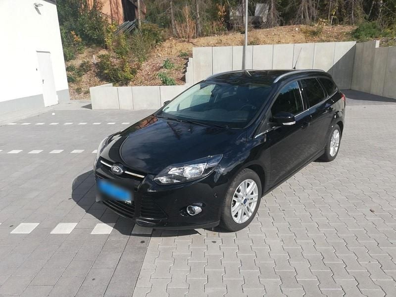 Schwarz Gebraucht 2013 Ford Focus Titanium Kombi | 6.750 € (Etwas zu teuer) - Bild 1/4