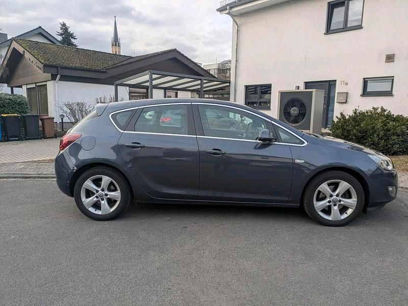 Gebraucht Opel Astra Edition 179 PS (131 kW) 2010 Blau Coupé