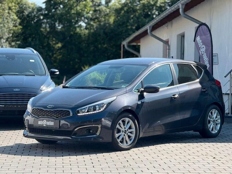 Grau Gebraucht 2017 Kia Ceed Spirit Kleinwagen | 13.950 € (Etwas zu teuer) - Bild 1/4