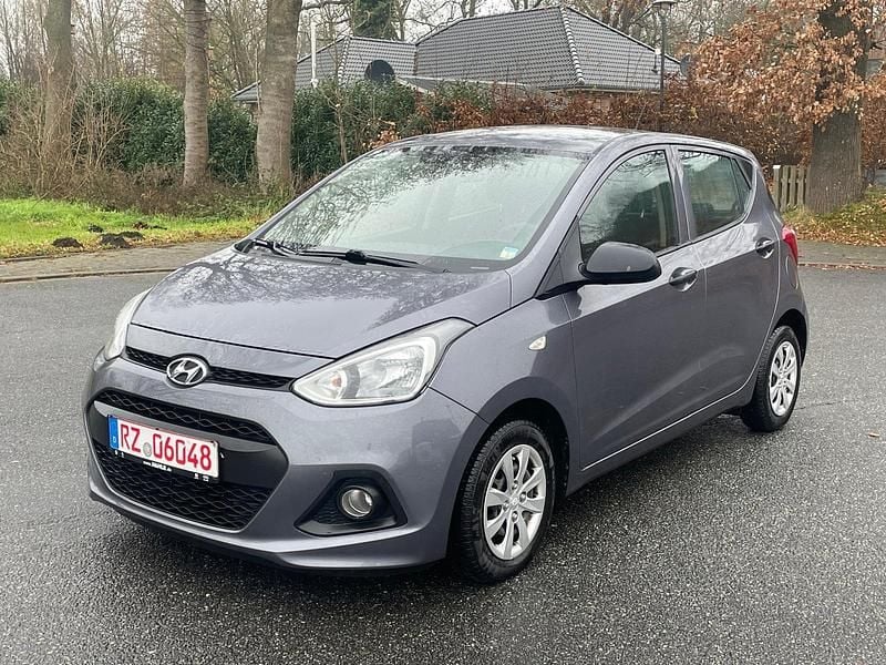 Grau Gebraucht 2016 Hyundai i10 Kleinwagen | 5.900 € (Guter Preis) - Bild 1/4