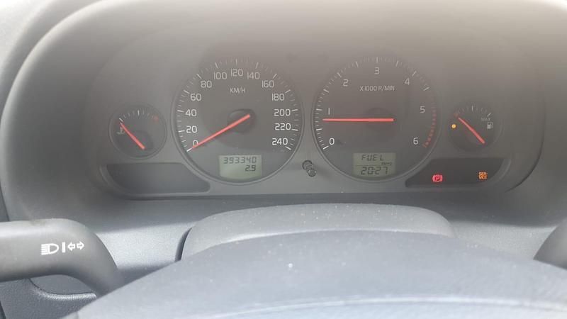 Silber Gebraucht 2003 Volvo V40 Kombi | 1.000 € (Fairer Preis) - Bild 1/4