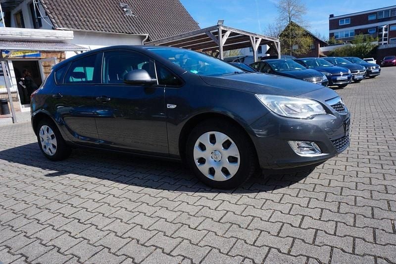 Gebraucht Opel Astra Design Edition 116 PS (85 kW) 2011 Grau Limousine