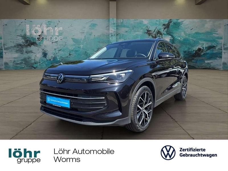 Deep black perleffekt Gebraucht 2024 VW Tiguan S SUV | 31.490 € (Superpreis) - Bild 1/4