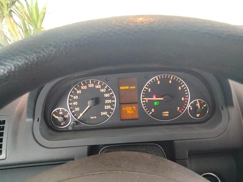 Gebraucht Mercedes A160 95 PS (69 kW) 2011 Blau Kleinwagen