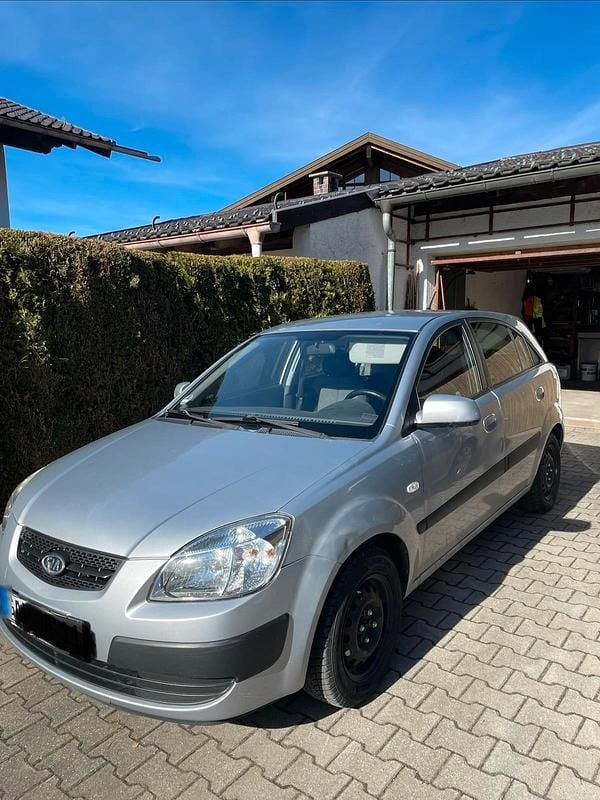 Gebraucht Kia Rio 97 PS (71 kW) 2009 Silber Kleinwagen