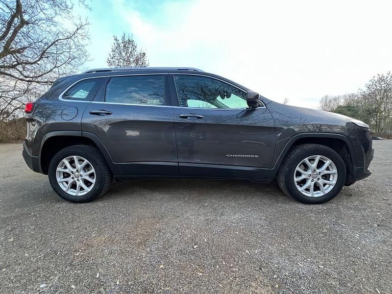 Gebraucht Jeep Cherokee Longitude 185 PS (136 kW) 2015 Grau SUV