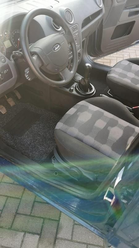 Gebraucht Ford Fusion 80 PS (58 kW) 2011 Blau Kleinwagen