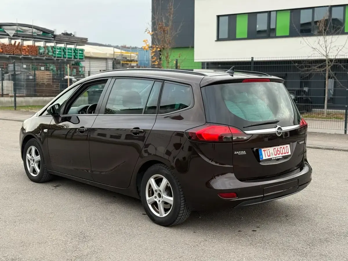 Gebraucht Opel Zafira 131 PS (96 kW) 2013 Braun Van / Kleinbus