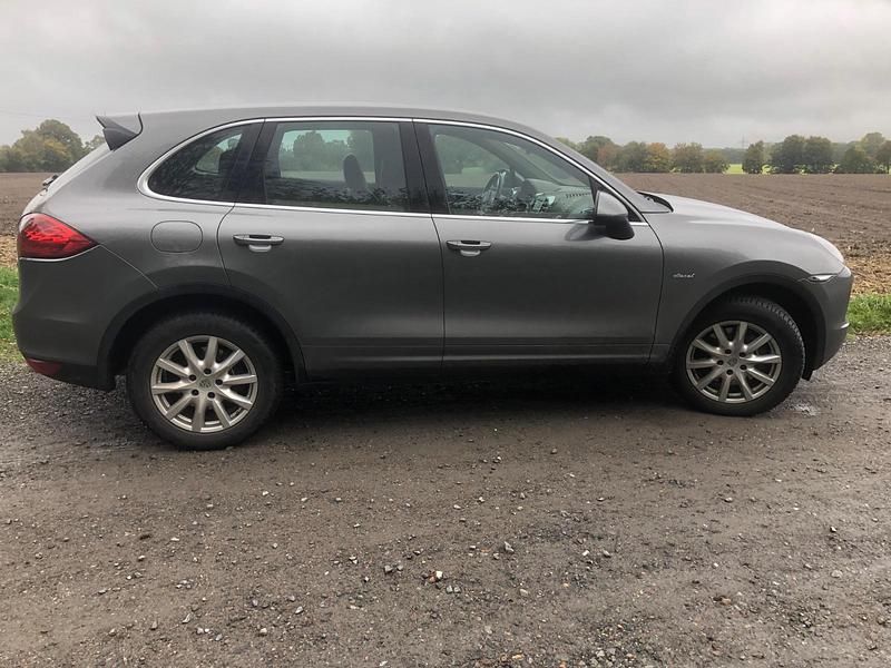 Grau Gebraucht 2013 Porsche Cayenne SUV | 21.500 € (Superpreis) - Bild 1/4