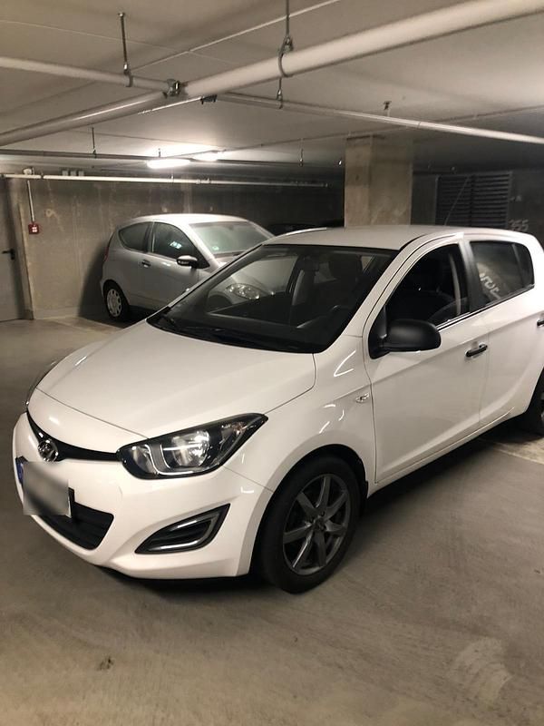 Weiß Gebraucht 2014 Hyundai i20 Kleinwagen | 7.800 € (Fairer Preis) - Bild 1/4