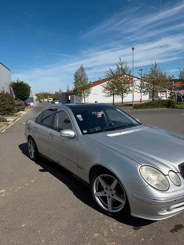 Second-hand Mercedes E500 306 CP (225 kW) 2003 Argintiu Berlinǎ