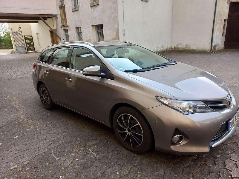 Gebraucht Toyota Auris Executive 124 PS (91 kW) 2014 Beige Kombi