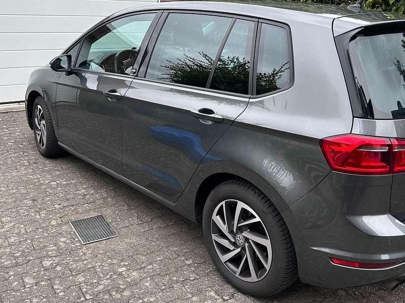 Grau Gebraucht 2017 VW Golf VII Sound Limousine | 11.890 € (Guter Preis) - Bild 1/4
