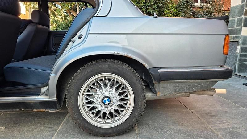 Gebraucht BMW 325 Basis 170 PS (125 kW) 1986 Silber Limousine